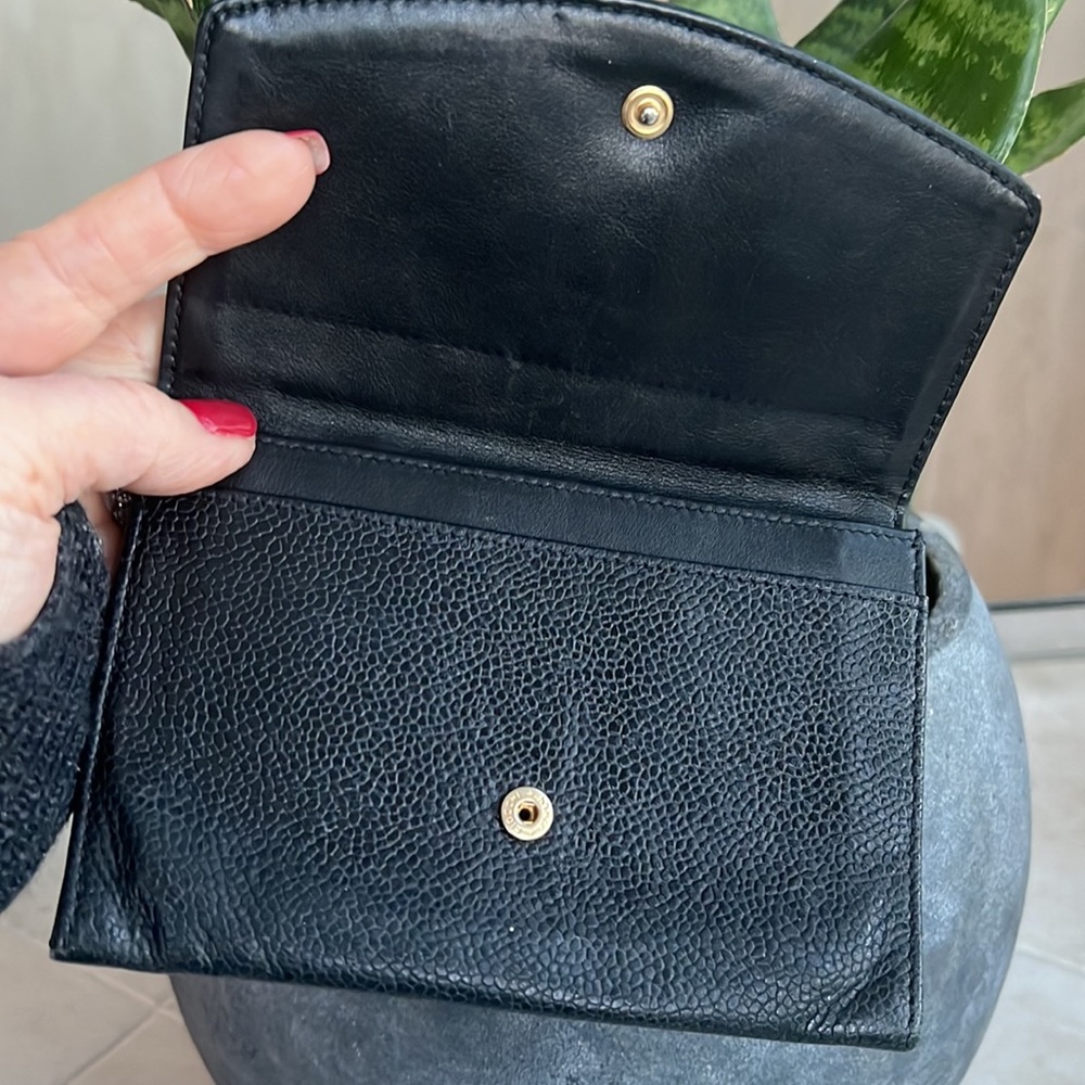 Chanel Black Leather Wallet With Beautiful Vintage Cc Logo On The Pull Tag View 4